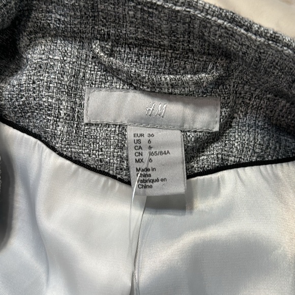 H&M gray blazer with black accents silver thread Size 6 - Picture 6 of 8